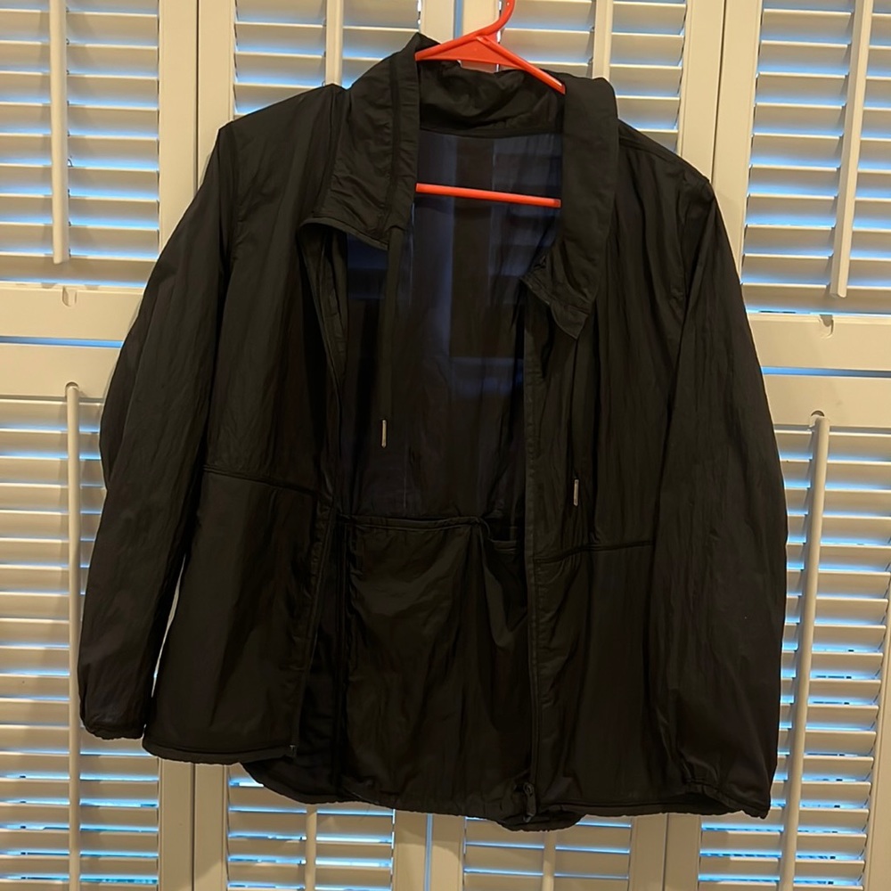 Lululemon light weight rain jacket